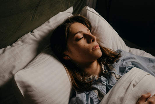 Mieux dormir à la ménopause : pourquoi le sommeil se dégrade, et comment le retrouver - Solaz